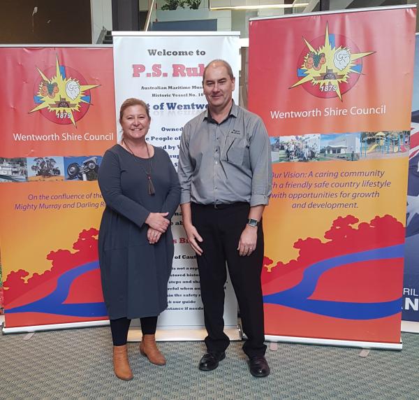 ResizedImage600572 RDA Murray CEO Edwina Hayes with General Manager of Wentworth Shire Ken Ross